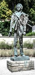 statue